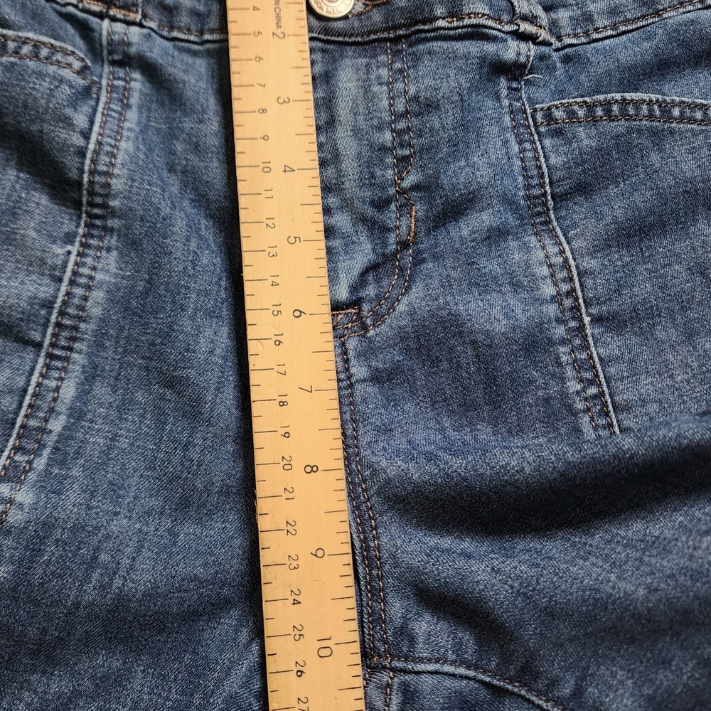 Nicole Miller New York Soho High Rise Denim Shorts Medium Wash Blue Size 6 - Picture 6 of 7